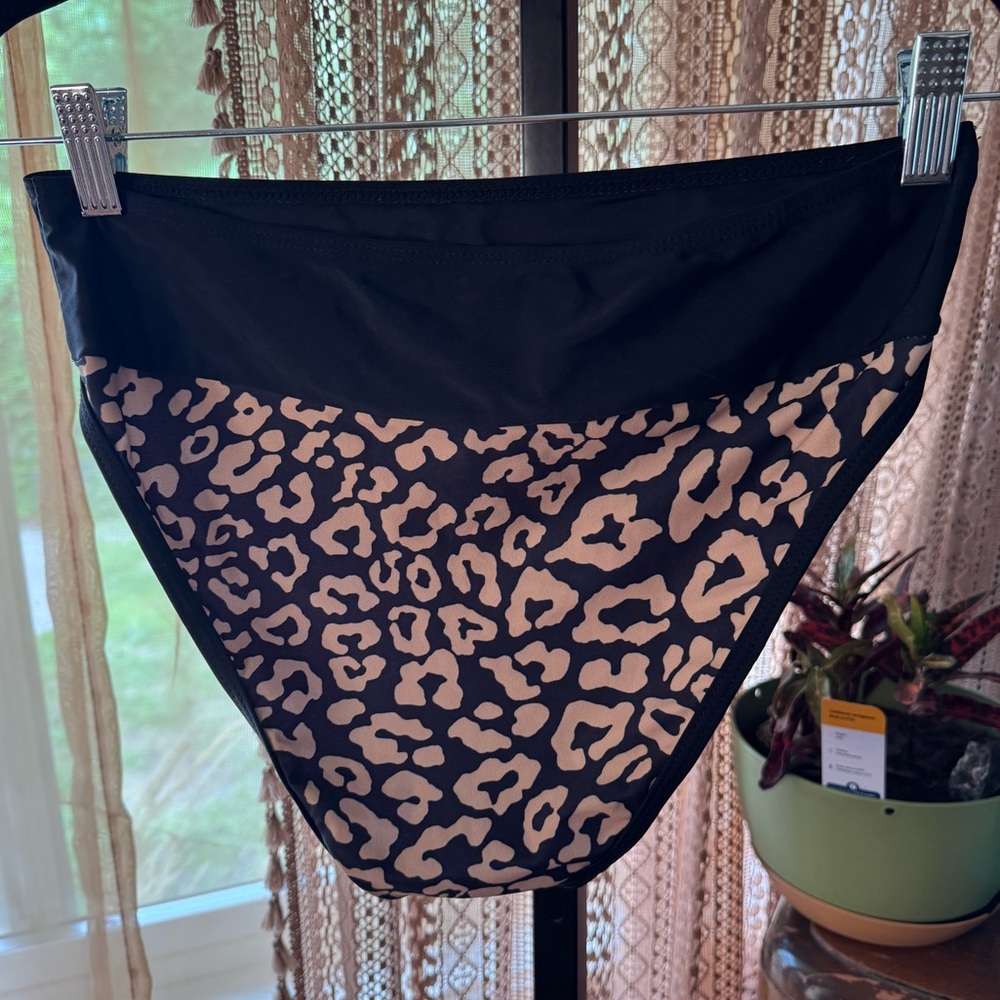 Leopard Print Swimsuit - Picture 5 of 6